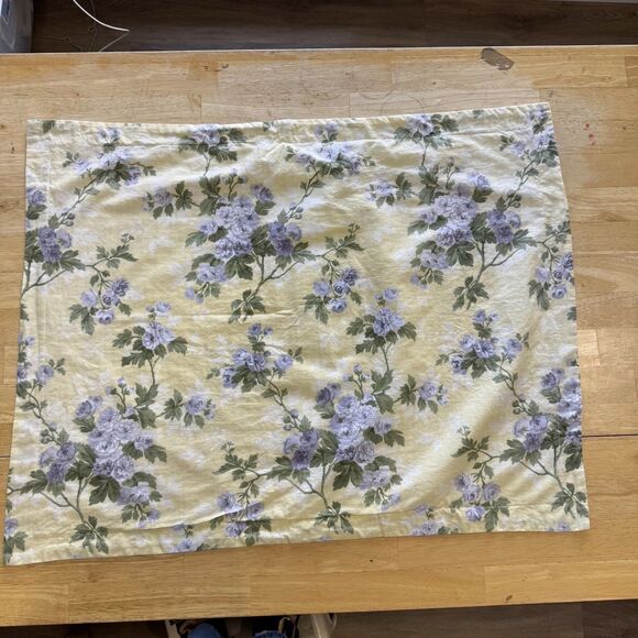 Laura Ashley Cassidy X2 Standard Pillow Shams 20 X 26 Farmhouse Cottage GUC - Picture 4 of 11